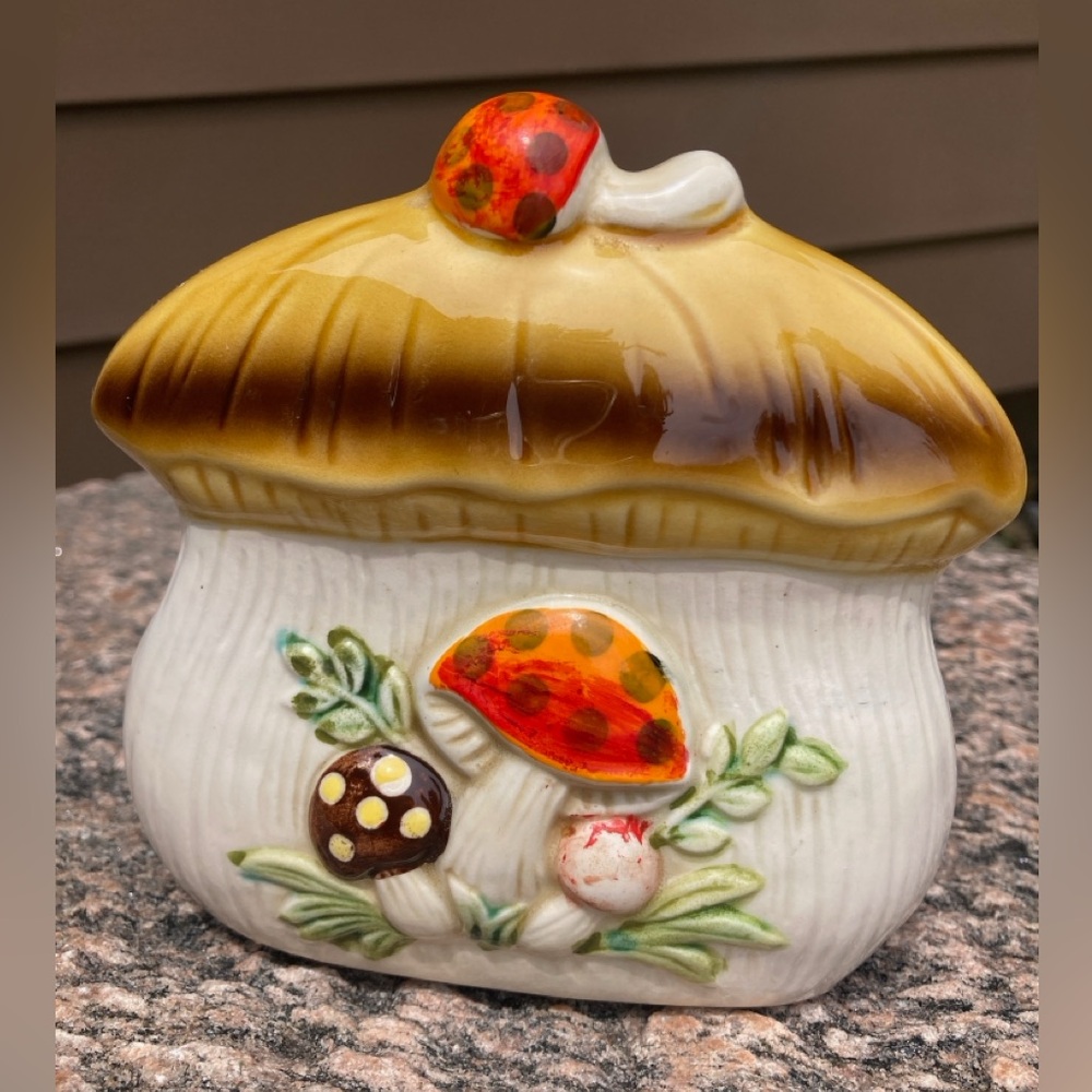 Merry Mushroom Napkin Holder. MCM Vintage.